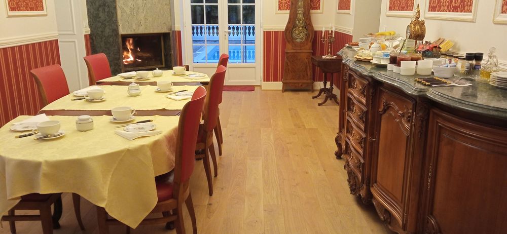 Plat gastronomique servi à la Table d'Hôtes du Logis Vélès, mettant en valeur la cuisine locale et authentique de l'Aveyron.