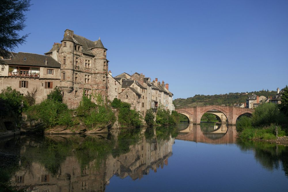 Paysage pittoresque de la région Aveyron, facilement explorable depuis la chambre d'hôtes Logis Vélès près d'Aubin.